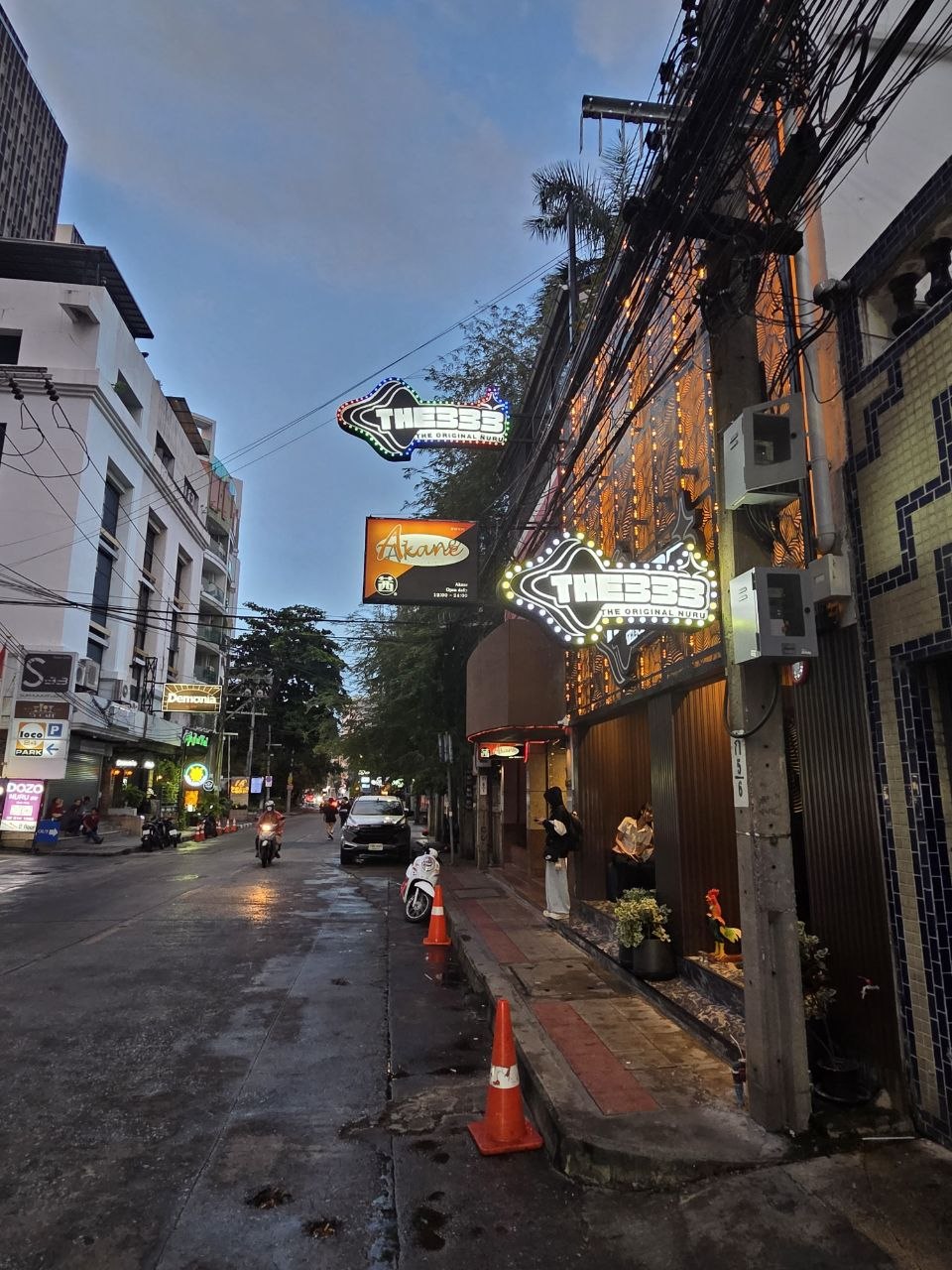 UNA THE333 방콕변마 매니저